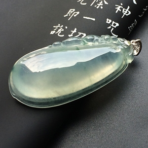 冰种略飘花福瓜挂件
