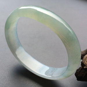 (超值推荐)糯冰种晴水贵妃手镯(54.8mm-47mm)