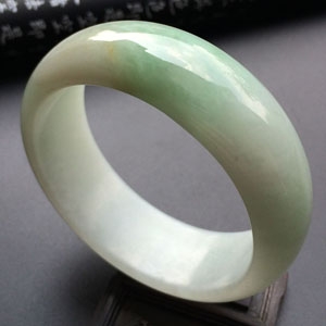 糯冰种晴水手镯（54.7mm）