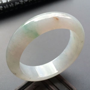 （超值推荐）糯冰种略飘花手镯（57.4mm）