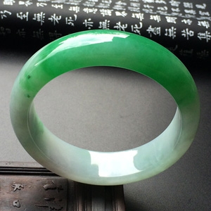 （超值推荐）糯冰种翠色手镯（54.5mm）