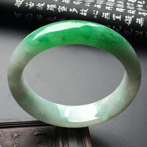 （超值推荐）糯冰种翠色手镯（56.3mm）