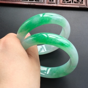 (超值推荐)糯冰种飘翠手镯(一对)(58.8mm/58mm)