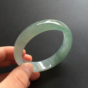 （超值推荐）冰种晴水略飘花手镯（58.6mm）