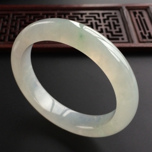 (超值推荐)冰种略飘花手镯(55.3mm)