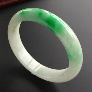 (超值推荐)糯冰种飘翠手镯(55.3mm)