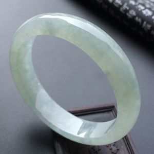 (超值推荐)糯冰种淡晴水手镯(57.2mm)