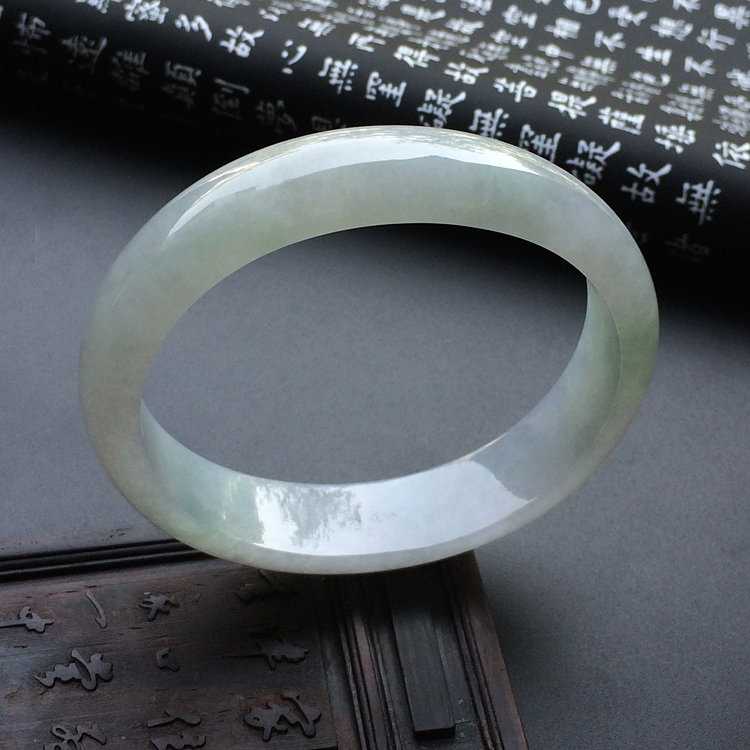 糯冰种晴水贵妃镯（57.6mm-51.7mm）