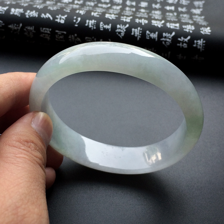 糯冰种晴水贵妃镯（57.6mm-51.7mm）