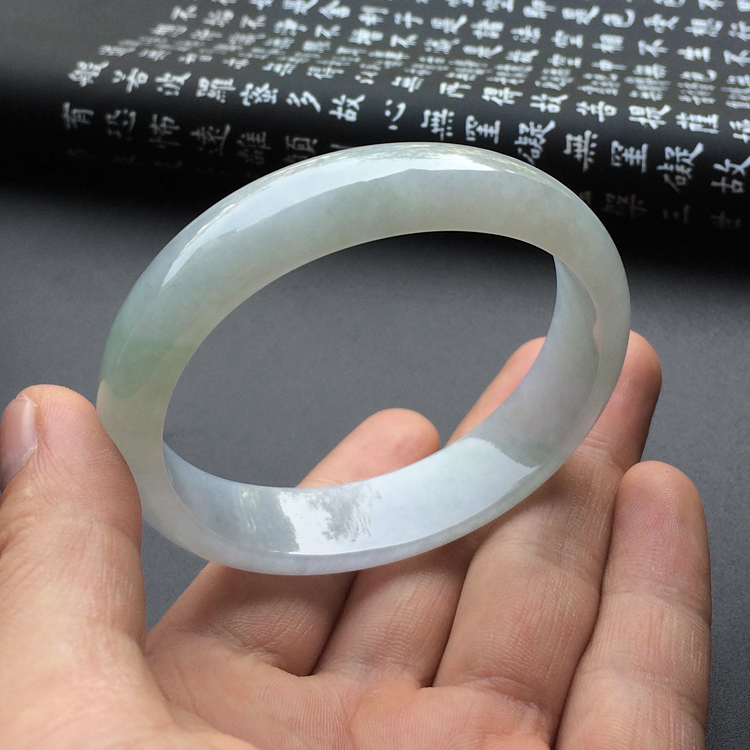 糯冰种晴水贵妃镯（57.6mm-51.7mm）