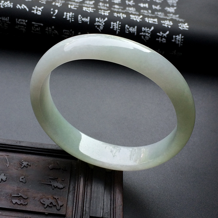 （超值推荐）糯冰种淡晴水贵妃镯（55.9mm-49.1mm）