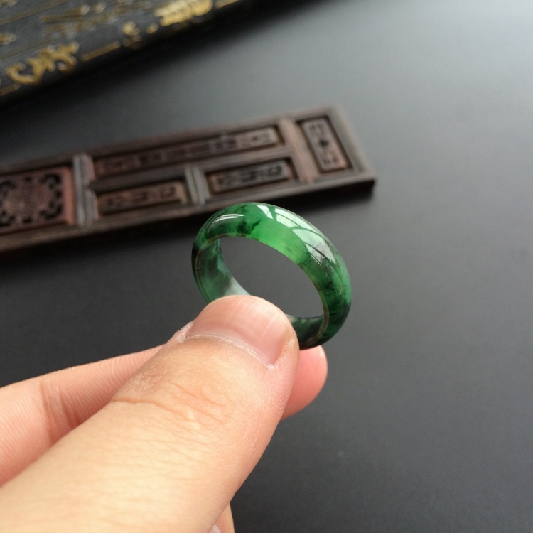 ( 超值推荐)糯冰种飘花指环