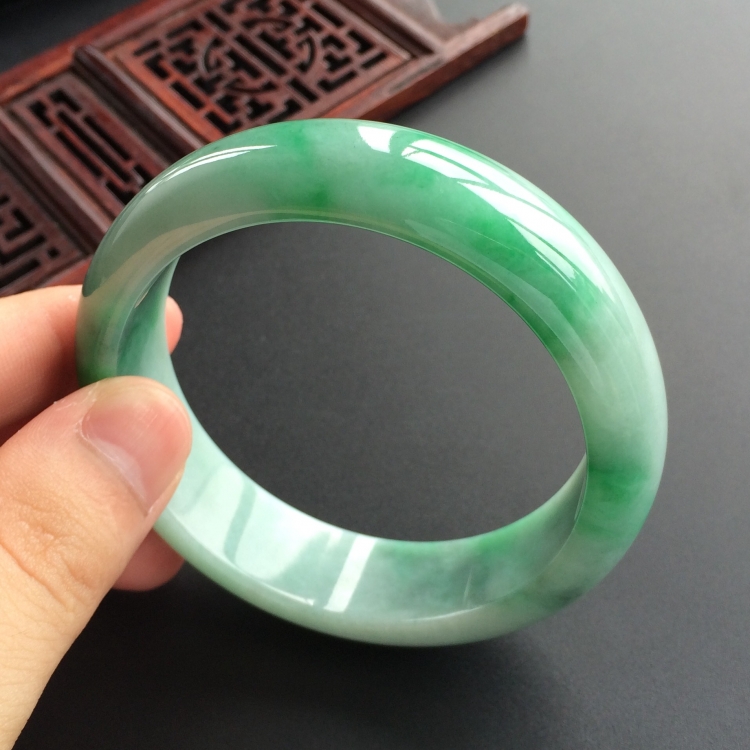 (超值推荐)糯冰种飘翠手镯(57.7mm)
