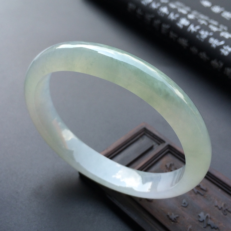 （超值推荐）糯冰种淡晴水贵妃镯（59.2mm-50nmm）
