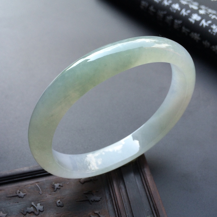 （超值推荐）糯冰种淡晴水贵妃镯（59.2mm-50nmm）