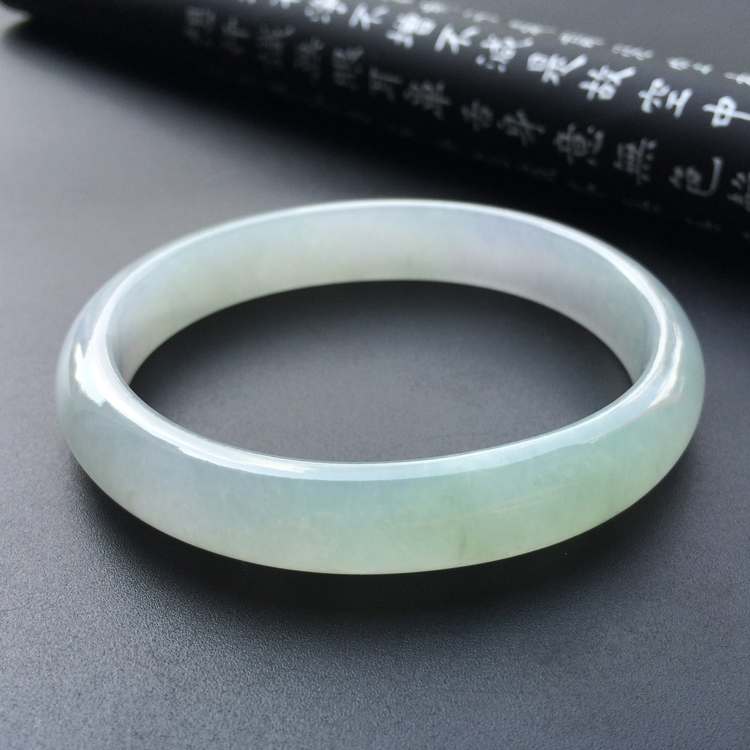 （超值推荐）糯冰种淡晴水贵妃镯（59.2mm-50nmm）