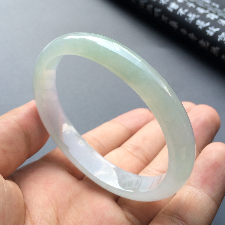 （超值推荐）糯冰种淡晴水贵妃镯（59.2mm-50nmm）