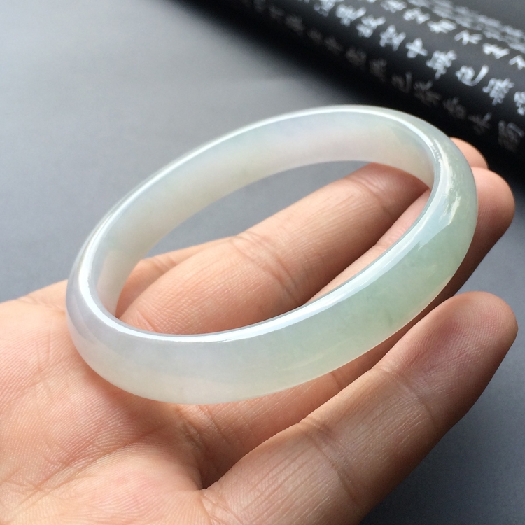 （超值推荐）糯冰种淡晴水贵妃镯（59.2mm-50nmm）
