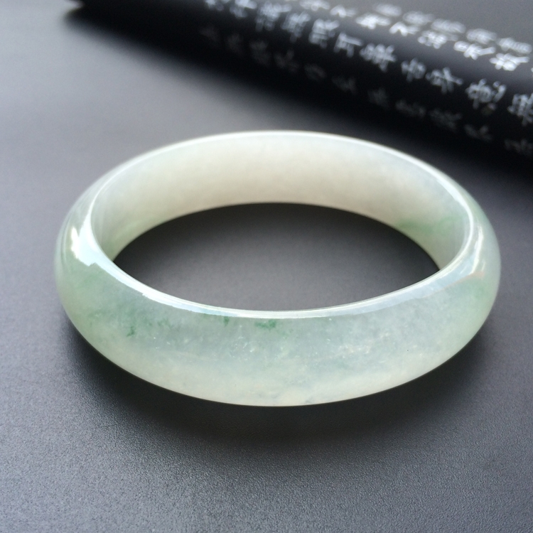 （超值推荐）糯冰种略飘花贵妃镯（56.8mm-49.5mm）