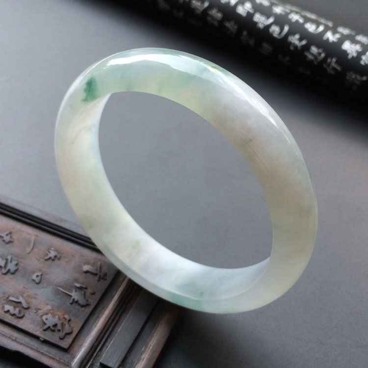 （超值推荐）糯冰种飘花手镯（58.1mm）