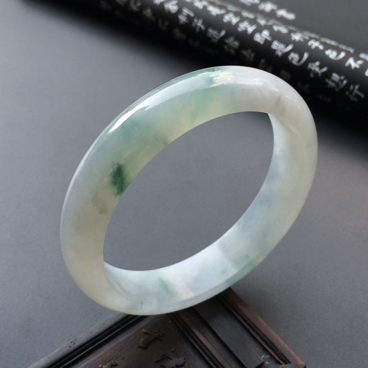 （超值推荐）糯冰种飘花手镯（58.1mm）