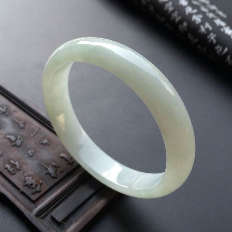 糯冰种淡晴水贵妃手镯(55.6mm-51mm)
