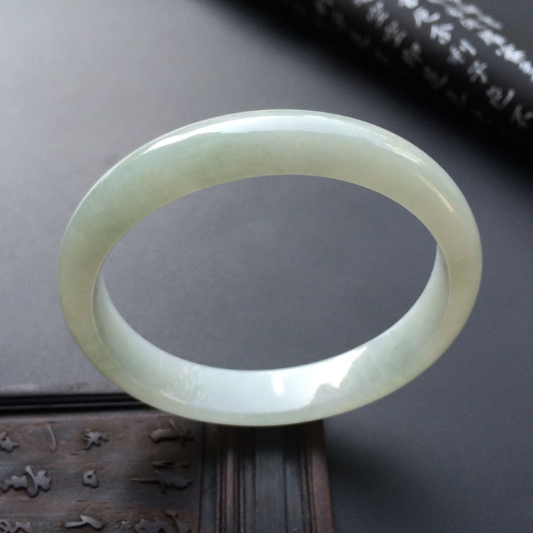 糯冰种淡晴水贵妃手镯(55.6mm-51mm)