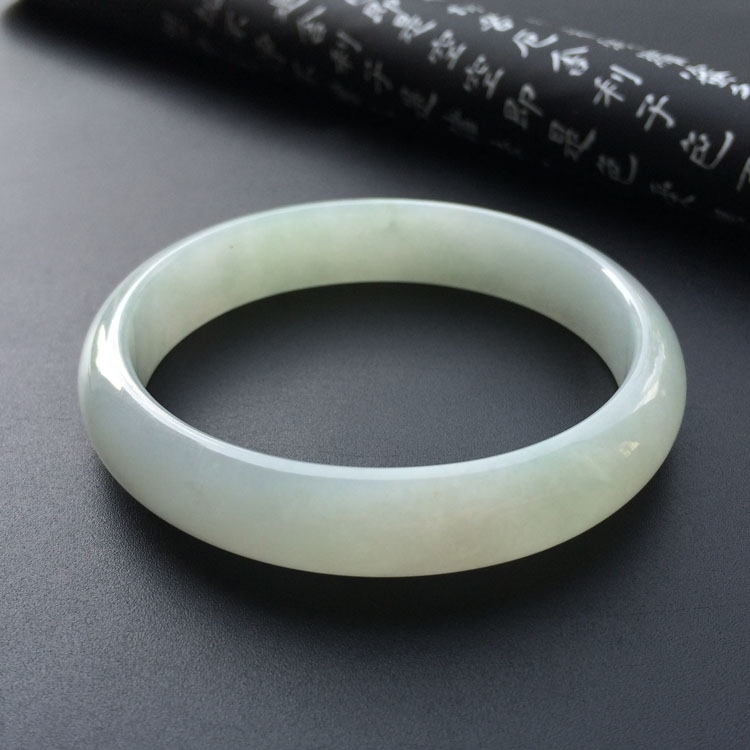 糯冰种淡晴水贵妃手镯(55.6mm-51mm)