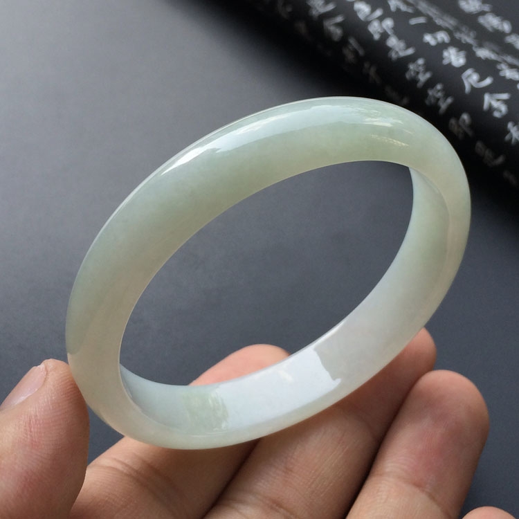 糯冰种淡晴水贵妃手镯(55.6mm-51mm)