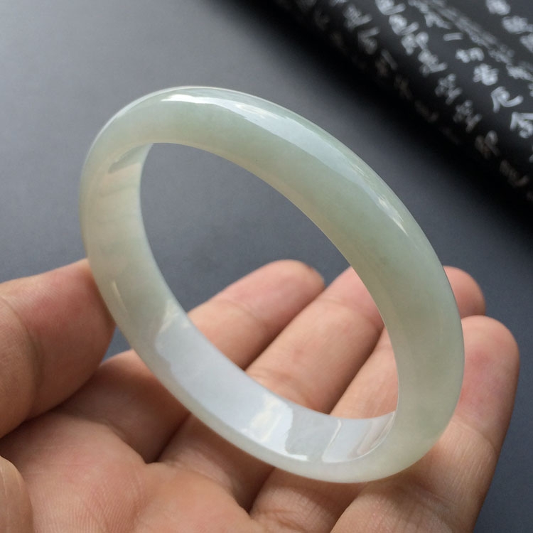糯冰种淡晴水贵妃手镯(55.6mm-51mm)