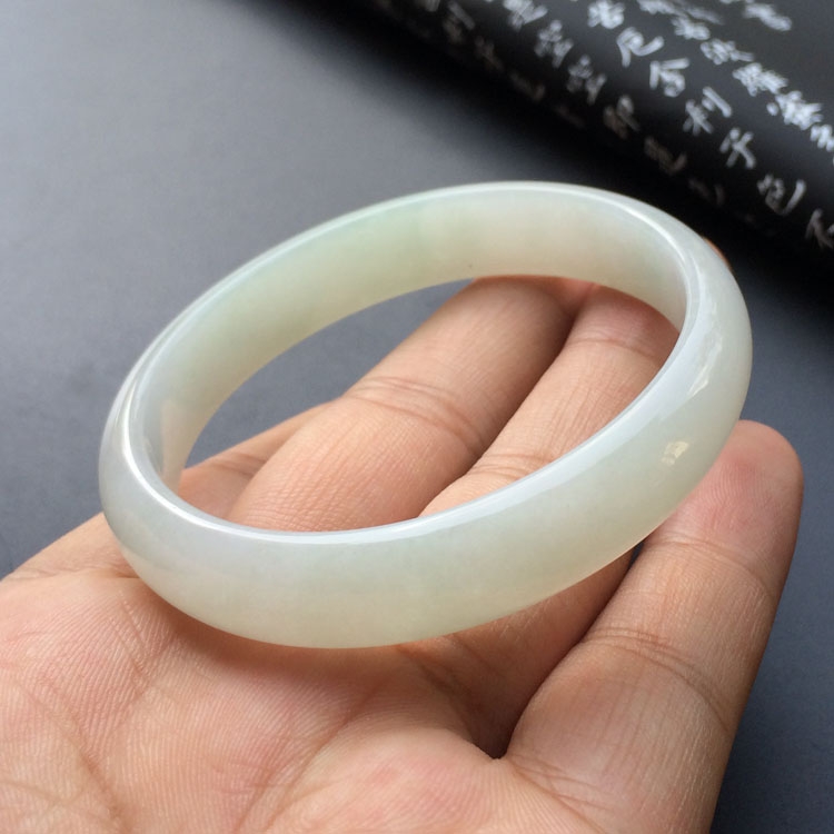 糯冰种淡晴水贵妃手镯(55.6mm-51mm)