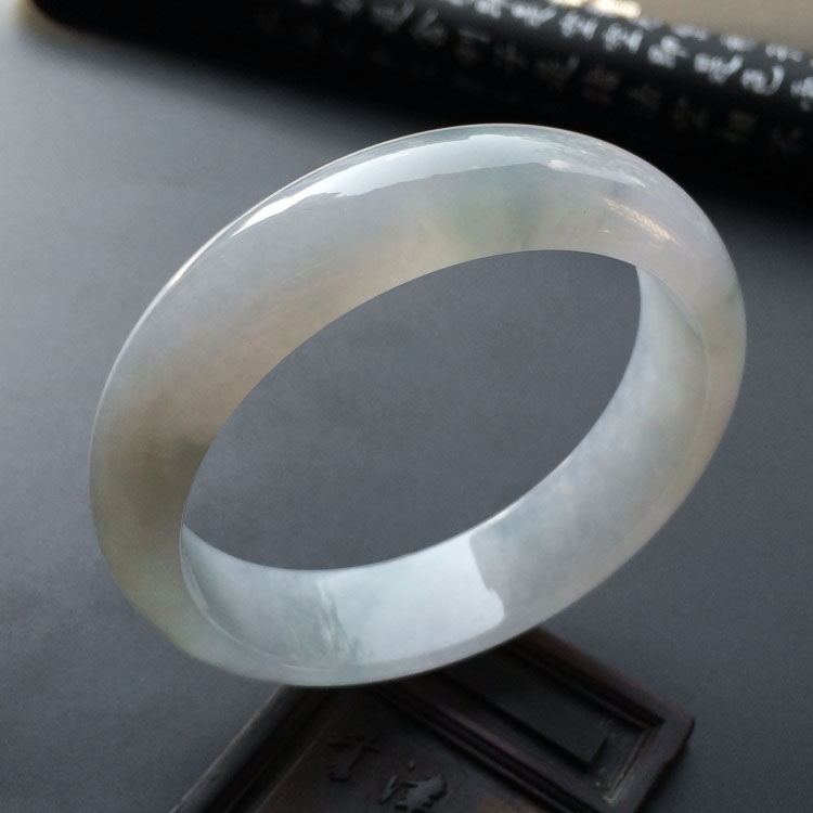 糯冰种略飘花手镯（58.2mm）