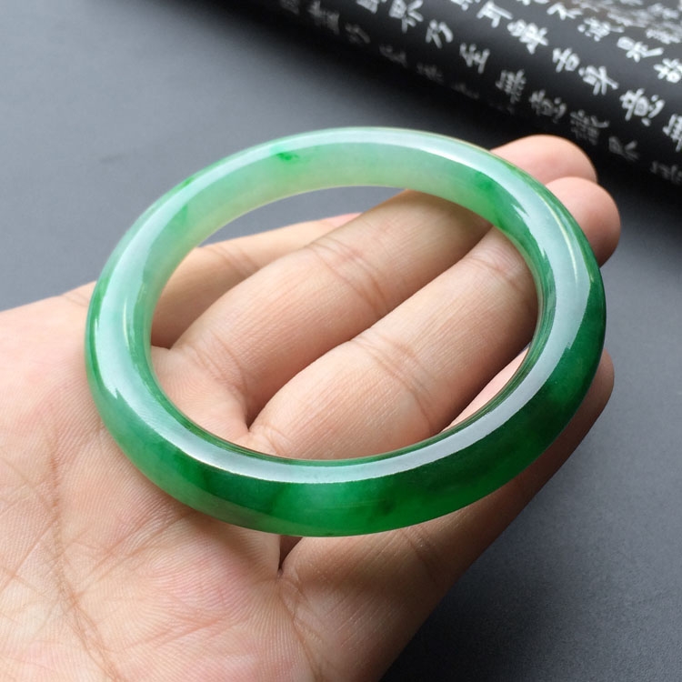 (超值推荐)糯冰种浓绿圆条手镯(54.1mm)