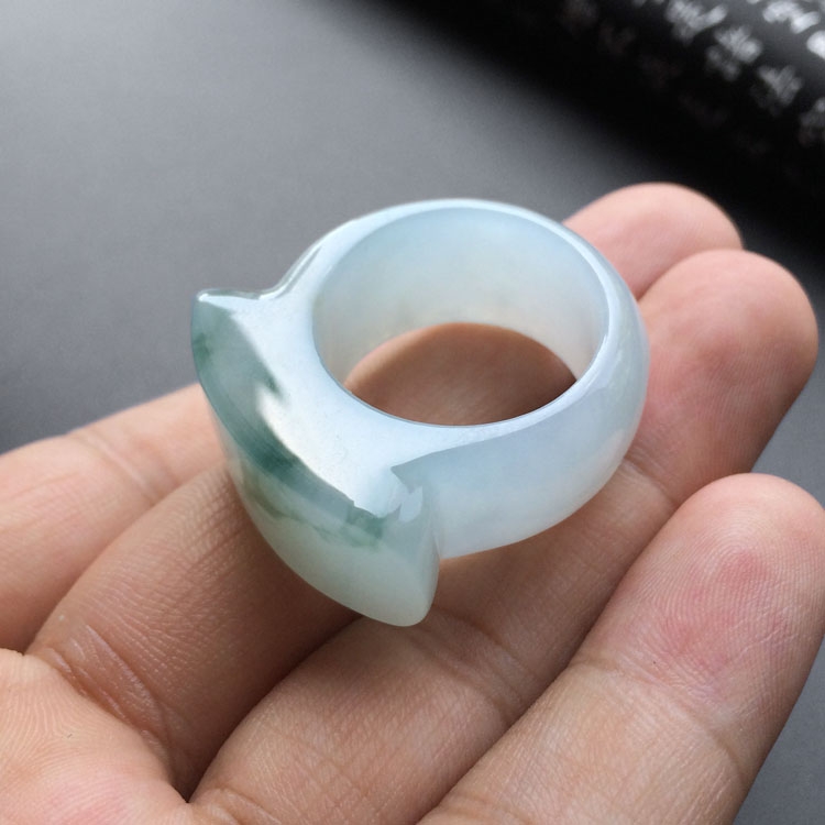 (超值推荐)糯冰种飘花马鞍扳指