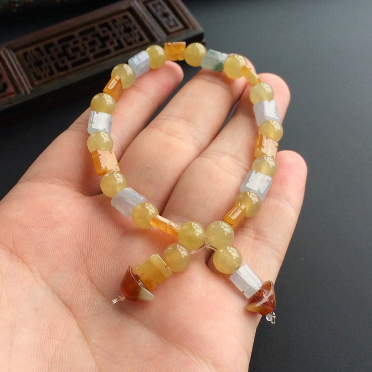 (超值推荐)糯冰种黄翡/略飘花手链