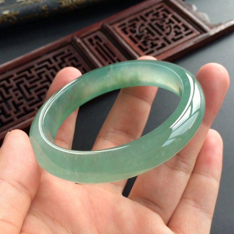(超值推荐)冰种晴水略飘花手镯(56.1mm)
