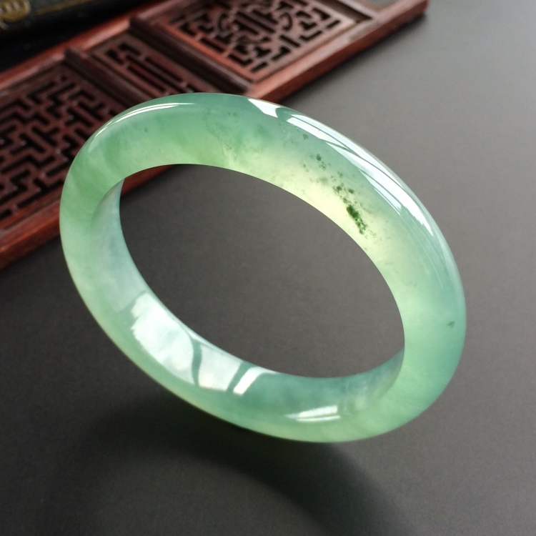 (超值推荐)冰种晴水略飘花手镯(56.1mm)
