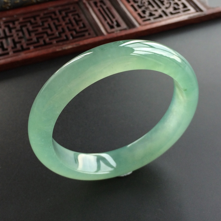 (超值推荐)冰种晴水略飘花手镯(56.1mm)