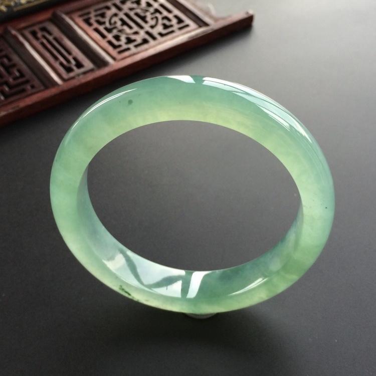 (超值推荐)冰种晴水略飘花手镯(56.1mm)