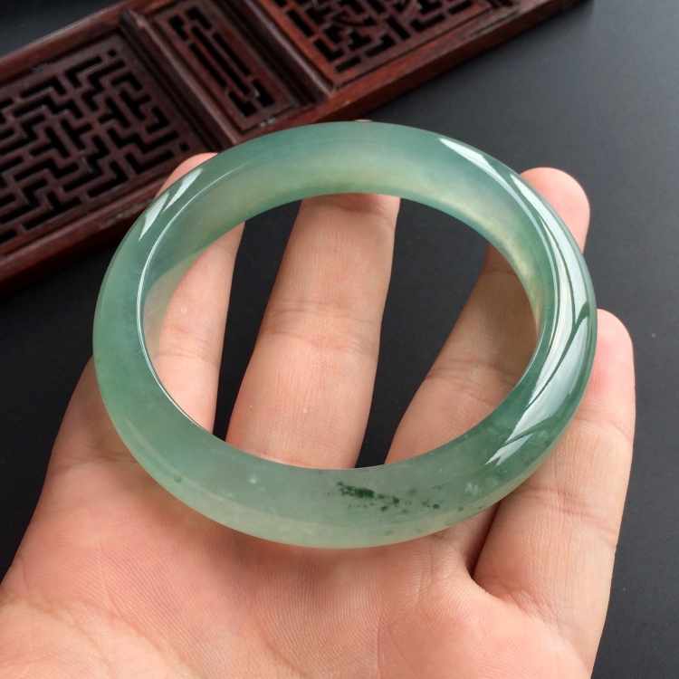 (超值推荐)冰种晴水略飘花手镯(56.1mm)
