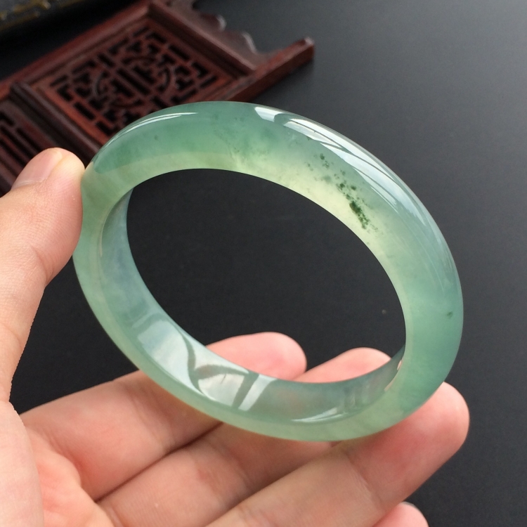 (超值推荐)冰种晴水略飘花手镯(56.1mm)