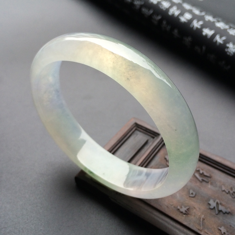 （超值推荐）冰种略飘花贵妃镯（55.3mm-49mm）