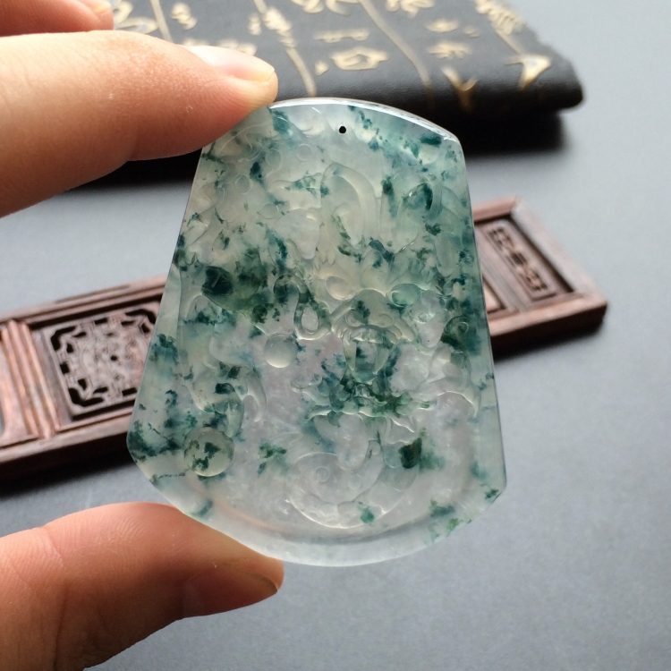 (超值推荐)冰种飘花龙牌挂件