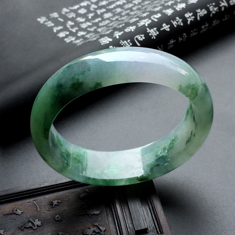 （超值推荐）糯冰种飘花贵妃镯（57.8mm-49.8mm）