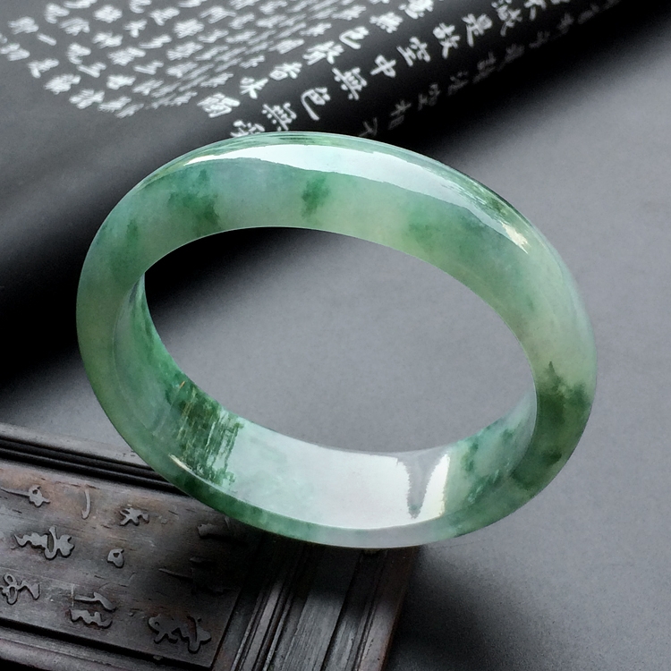 （超值推荐）糯冰种飘花贵妃镯（57.8mm-49.8mm）