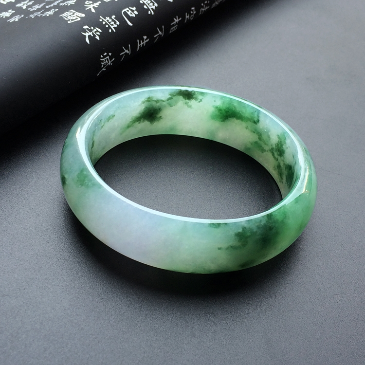 （超值推荐）糯冰种飘花贵妃镯（57.8mm-49.8mm）