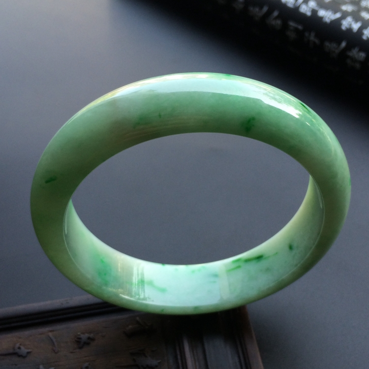 （超值推荐）糯冰种飘翠手镯（55mm）