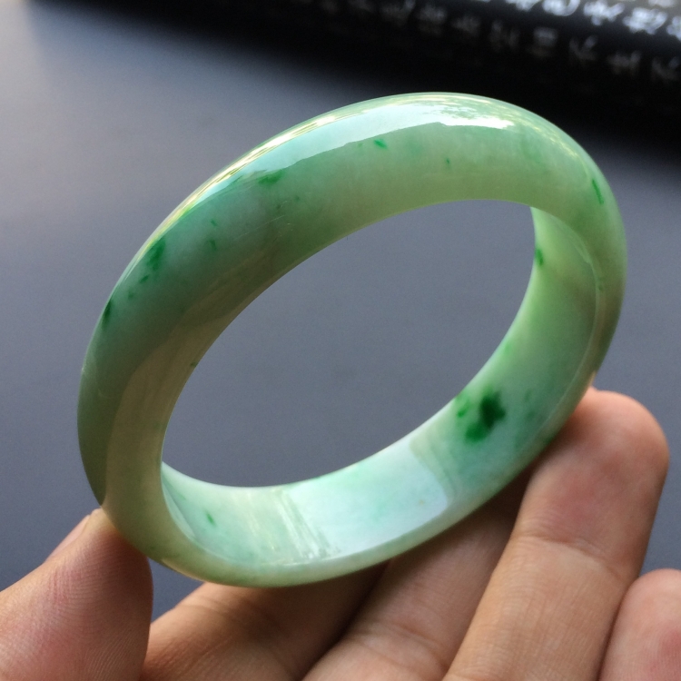（超值推荐）糯冰种飘翠手镯（55mm）