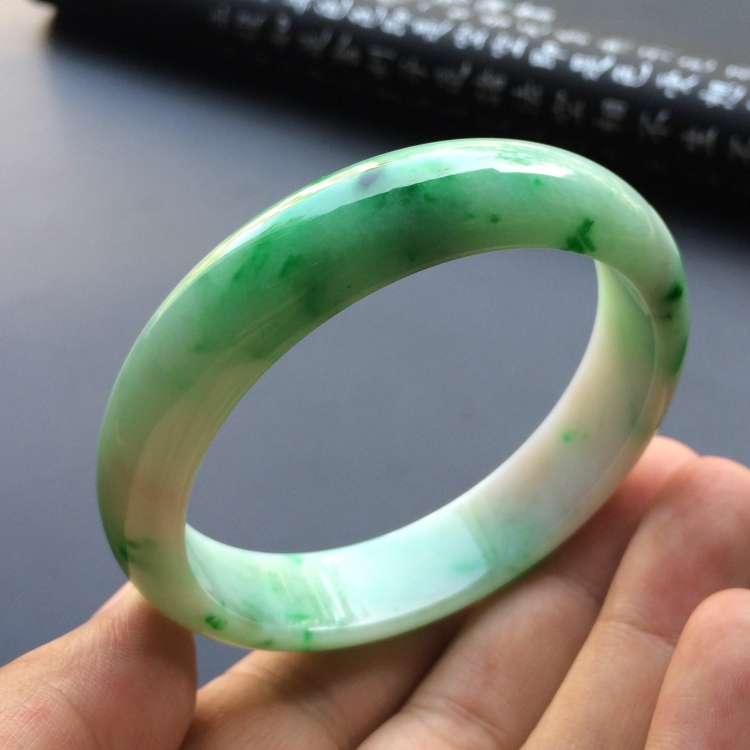 （超值推荐）糯冰种飘翠手镯（56.1mm）