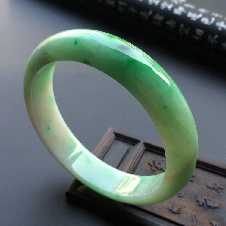 （超值推荐）糯冰种飘翠手镯（56.1mm）